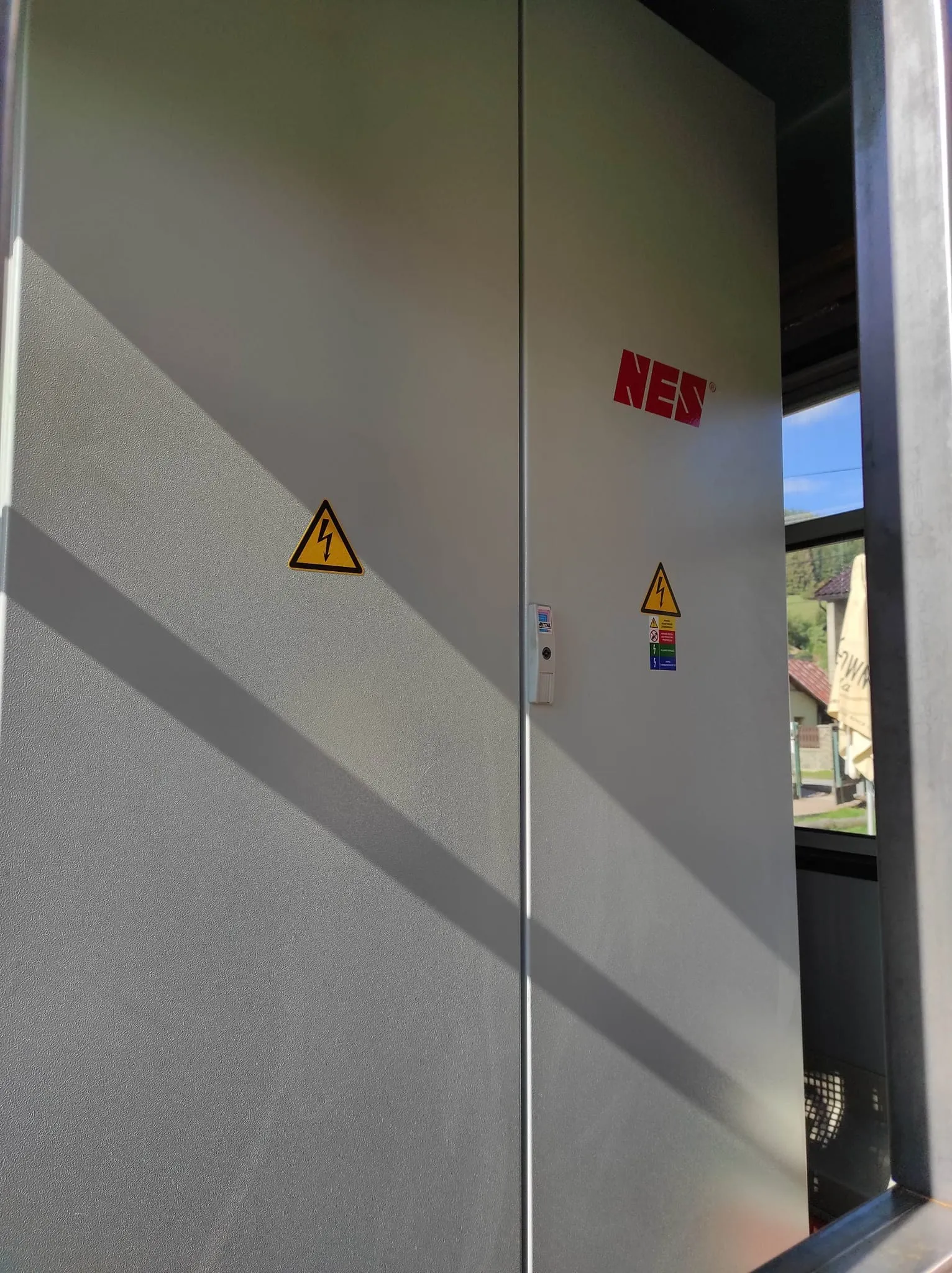 Swiss trams running without overhead wire — 1
